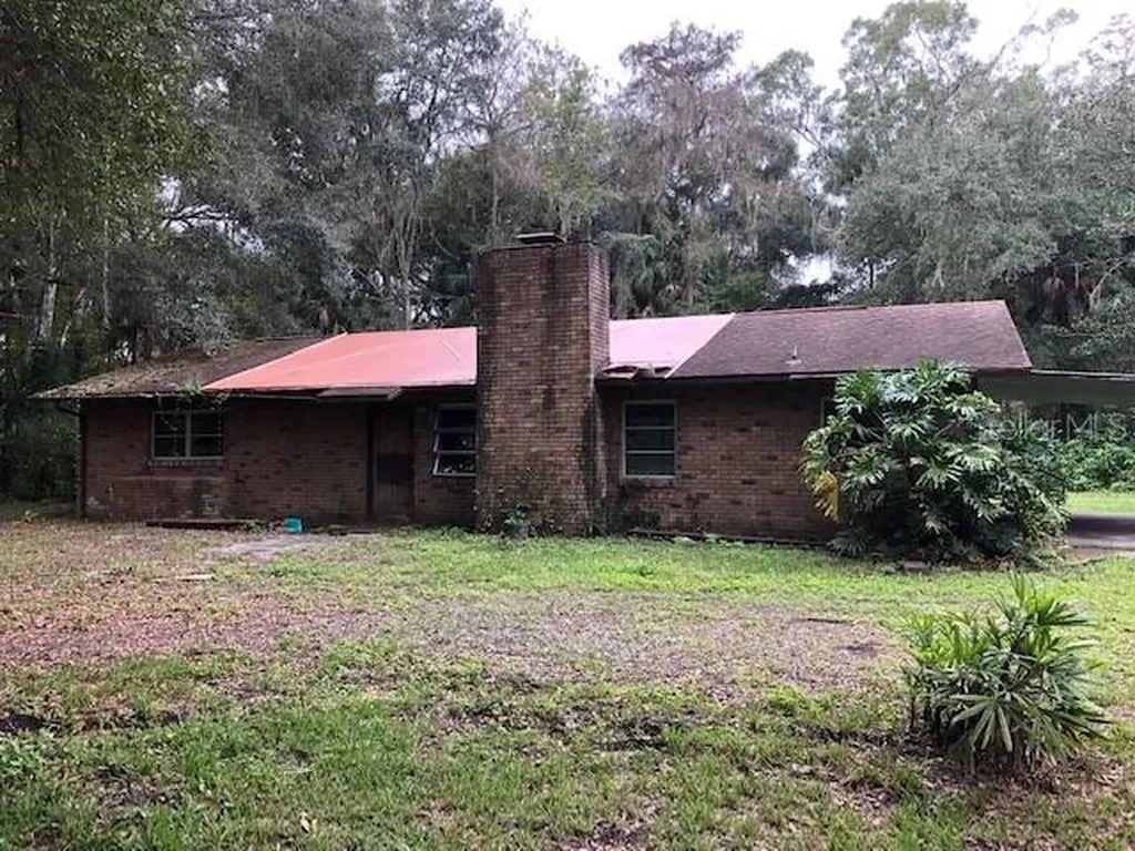 2724 Cr 423 Lake Panasoffkee FL 33538