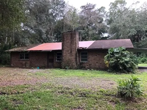 2724 Cr 423 Lake Panasoffkee FL 33538