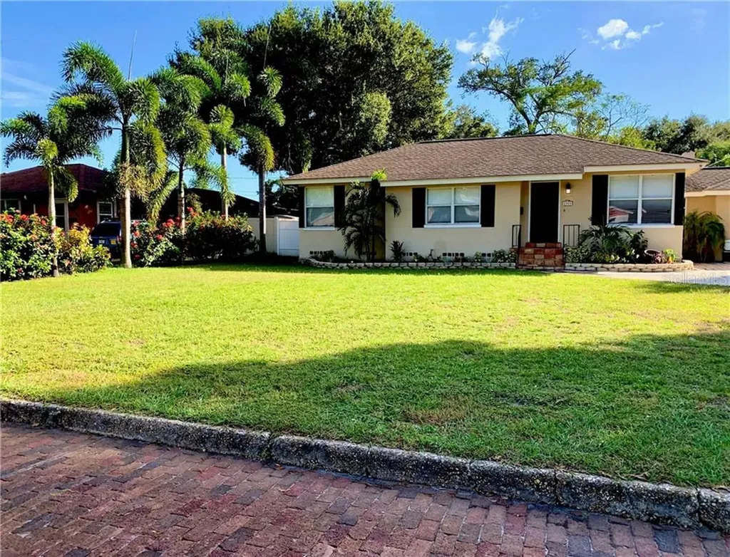 6958 8th Avenue N St Petersburg FL 33710
