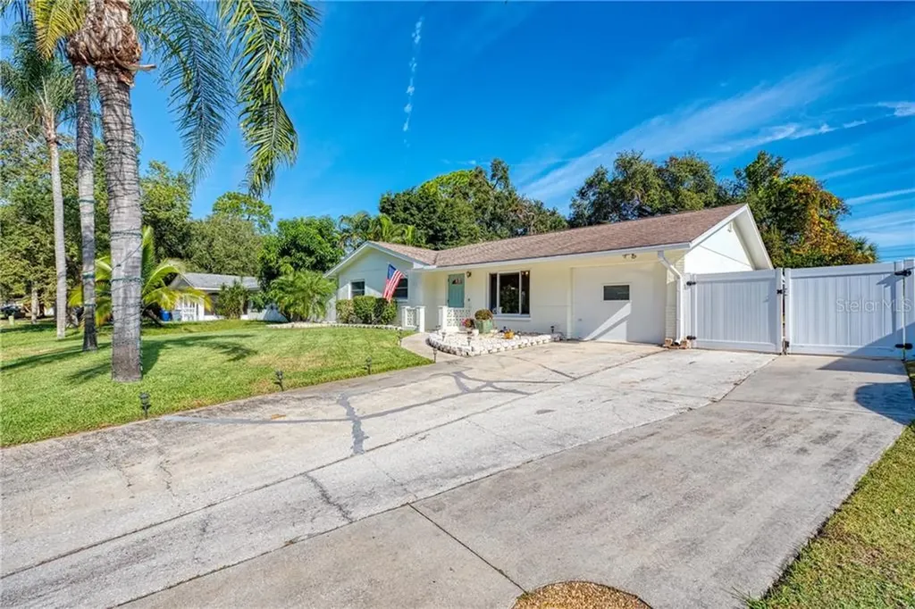 3323 Kingswood Drive Sarasota FL 34232
