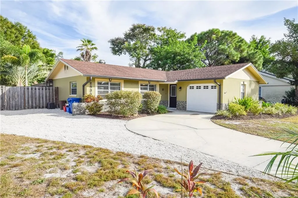 2535 Golden Poinciana Place Sarasota FL 34232