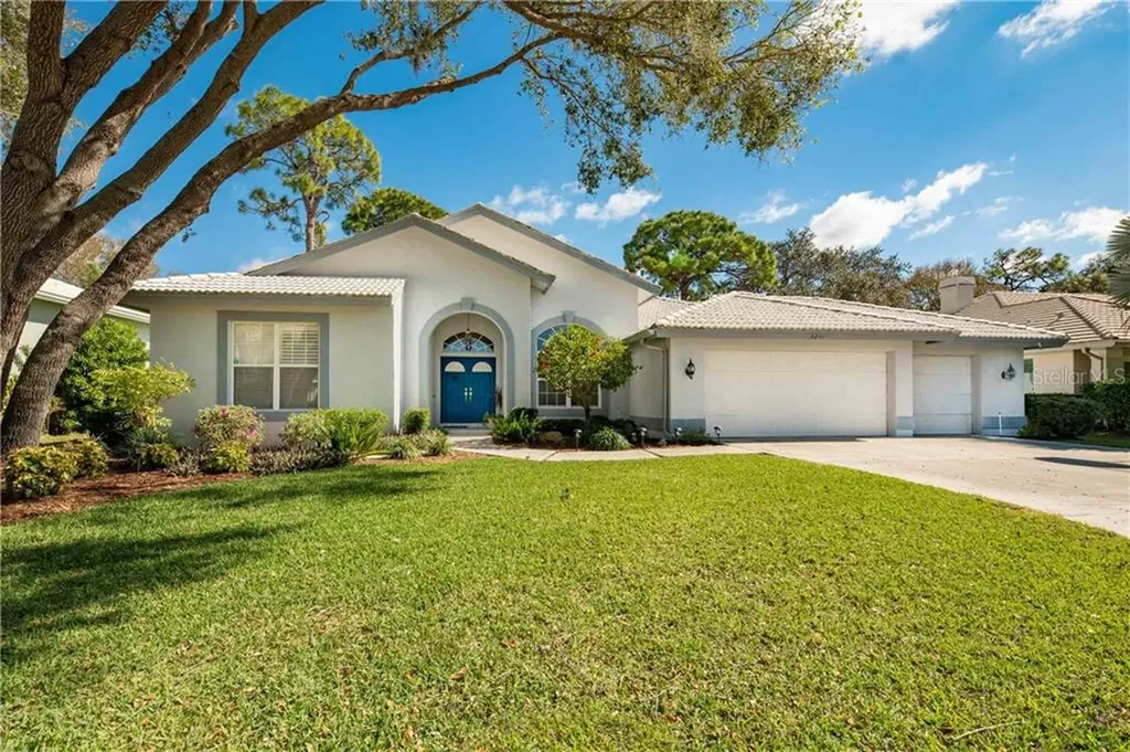 8201 Shadow Pine Way Sarasota FL 34238