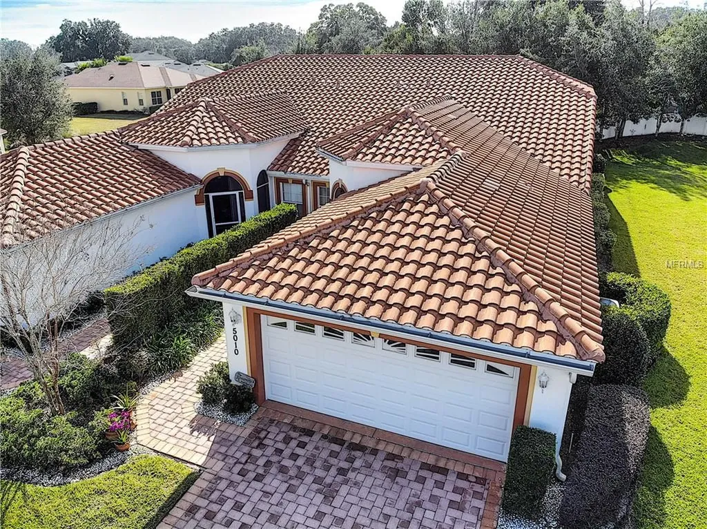 5010 Harbour Drive Oxford FL 34484