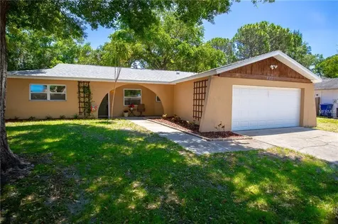 8221 Jennifer Lane Seminole FL 33777