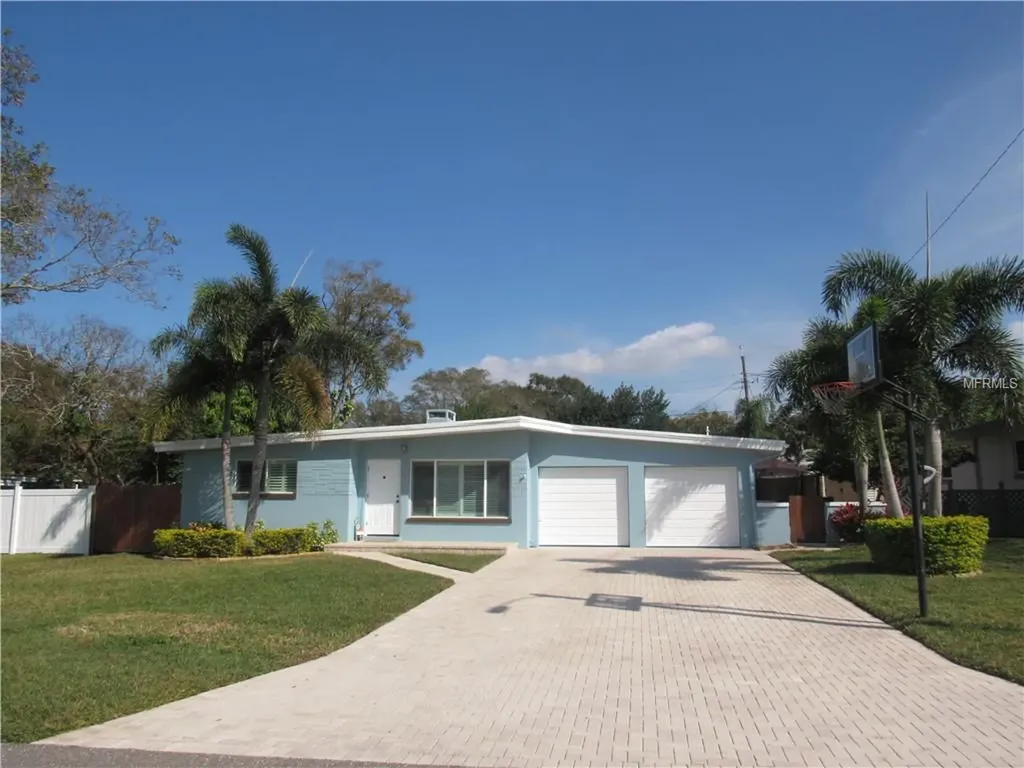 704 25th Street SW Largo FL 33770