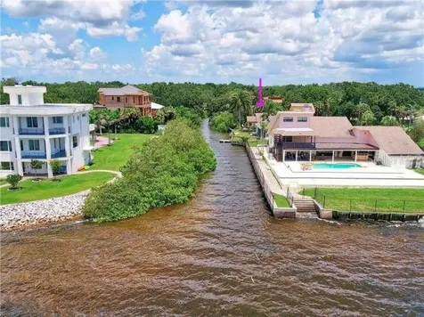 7404 Bay Drive Tampa FL 33635