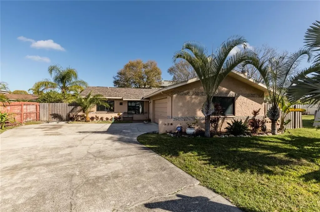 9082 84th Terrace Seminole FL 33777