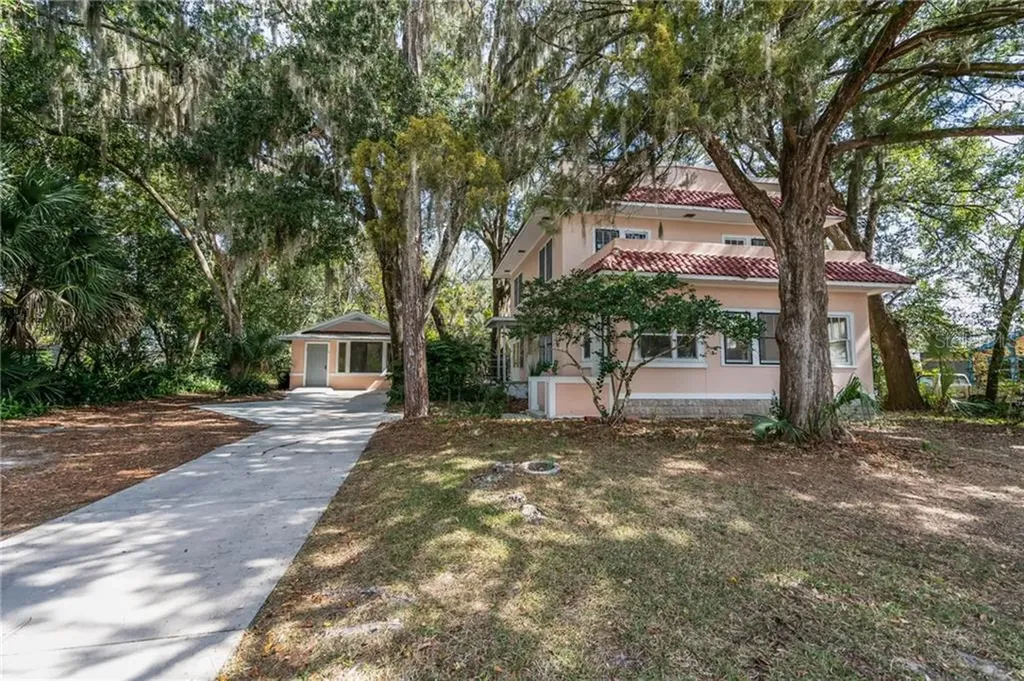 57 Lakeside Avenue Umatilla FL 32784