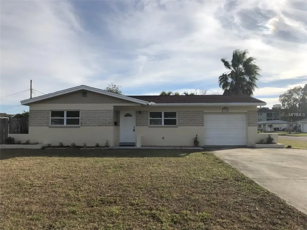 790 85th Avenue N St Petersburg FL 33702