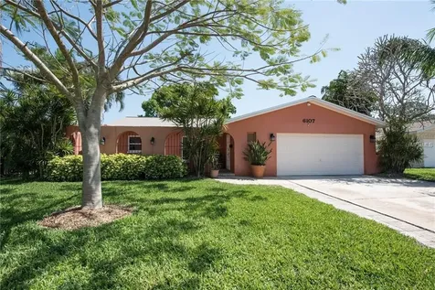 6107 Tanglewood Drive NE St Petersburg FL 33703