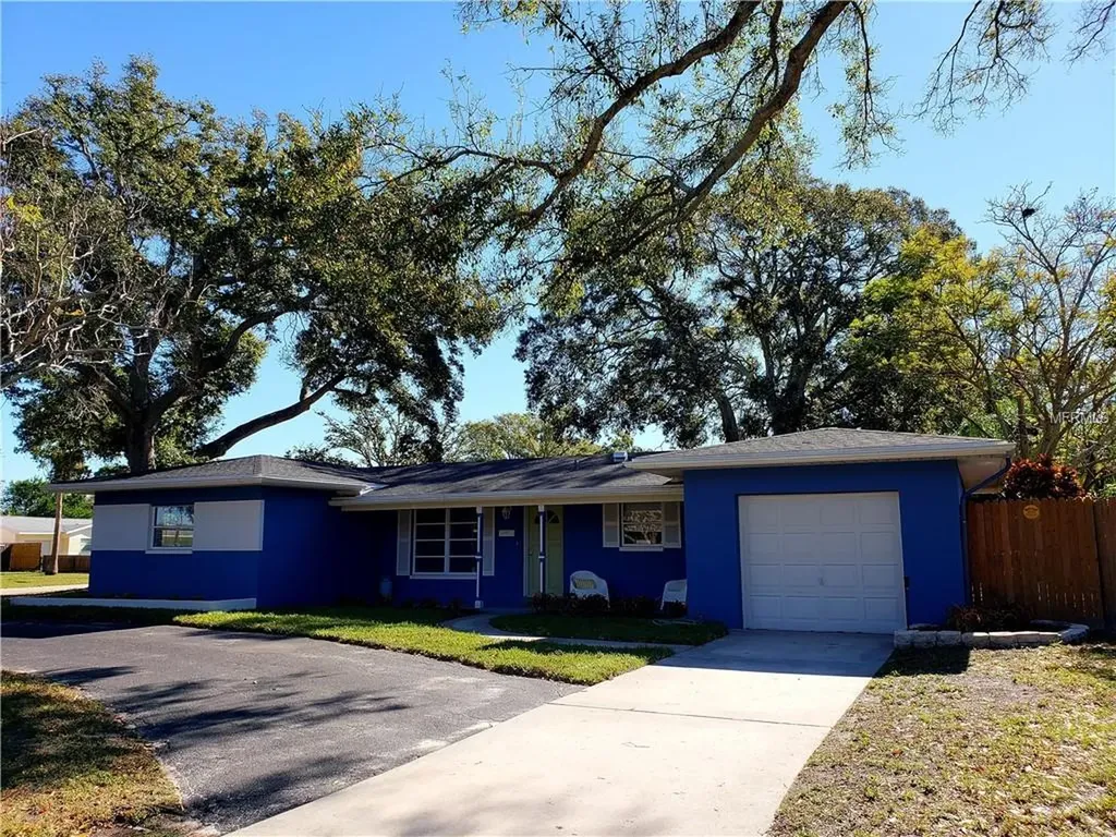 1645 Robinson Drive N St Petersburg FL 33710
