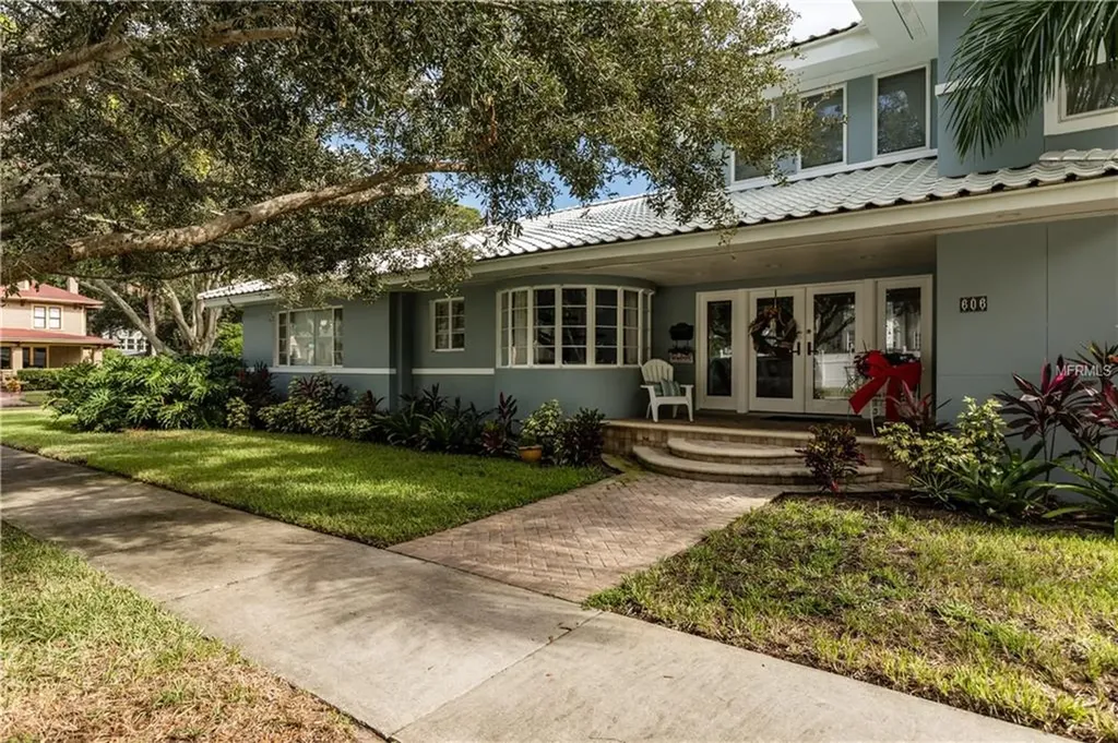 606 14th Avenue NE St Petersburg FL 33701