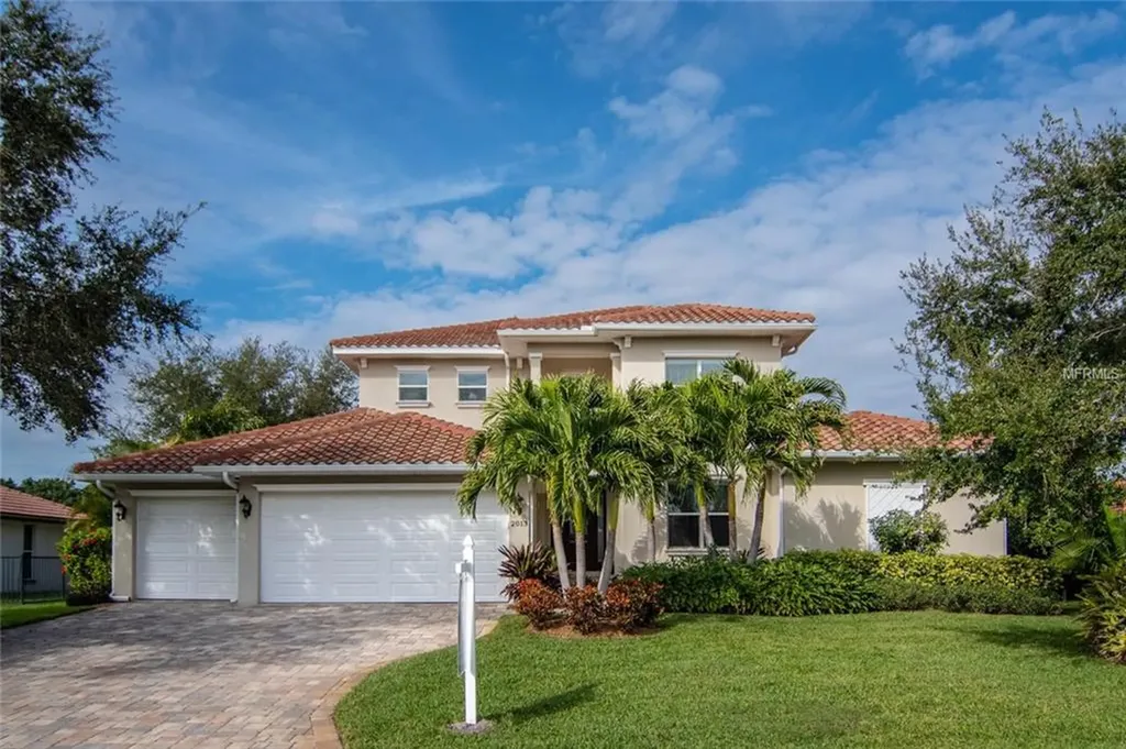 2013 Carolina Avenue NE St Petersburg FL 33703