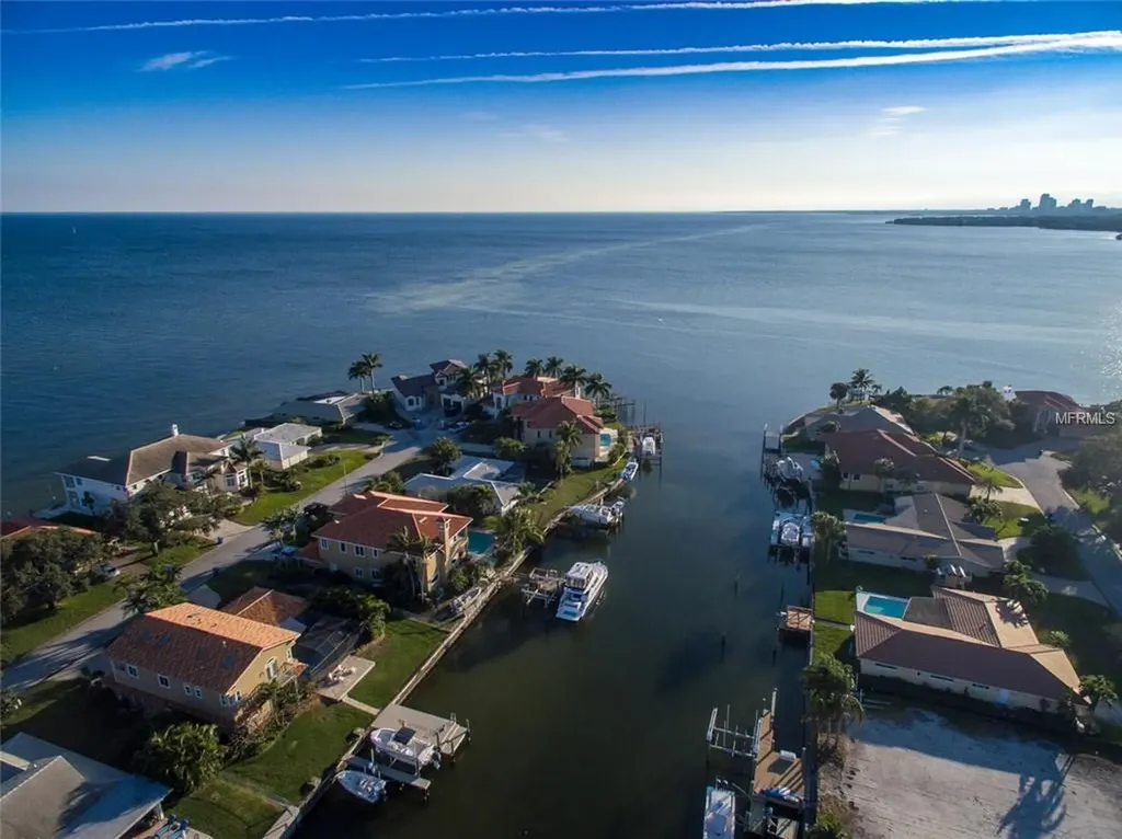 1915 Carolina Avenue NE St Petersburg FL 33703