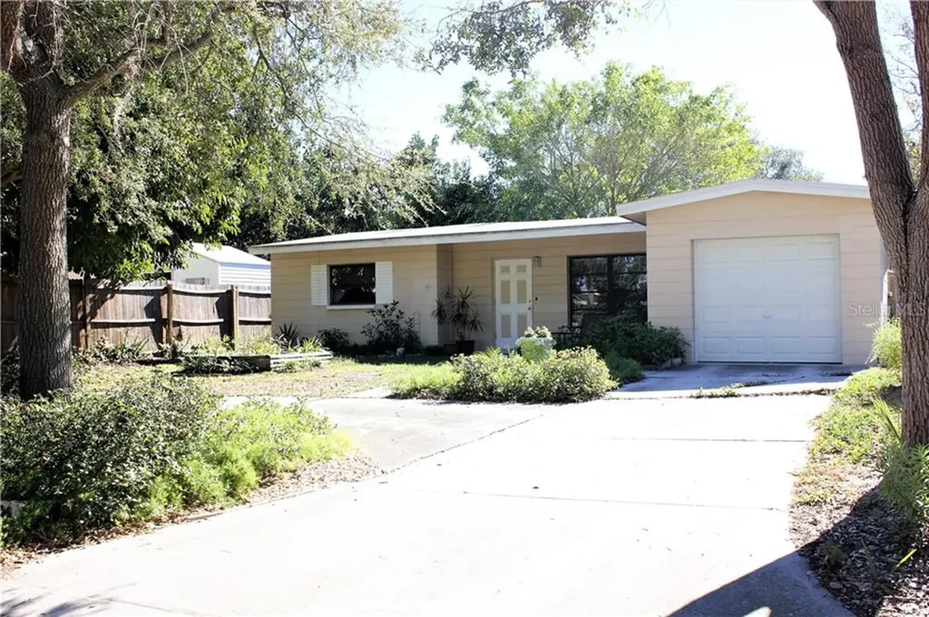 8304 42nd Avenue N St Petersburg FL 33709