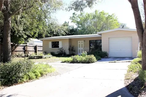 8304 42nd Avenue N St Petersburg FL 33709