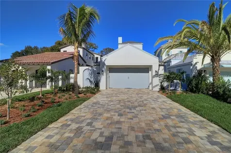 136 Ricardo Way NE St Petersburg FL 33704