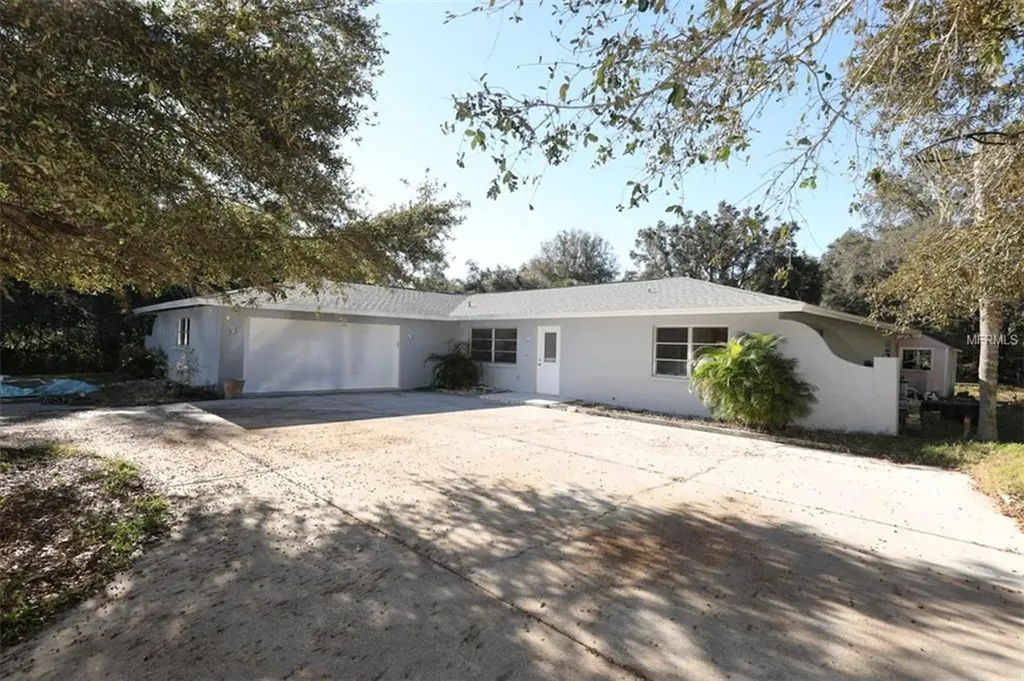 2110 W Dolphin Drive Englewood FL 34223