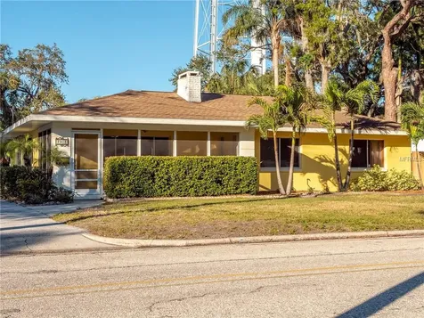 2908 7th Avenue W Bradenton FL 34205