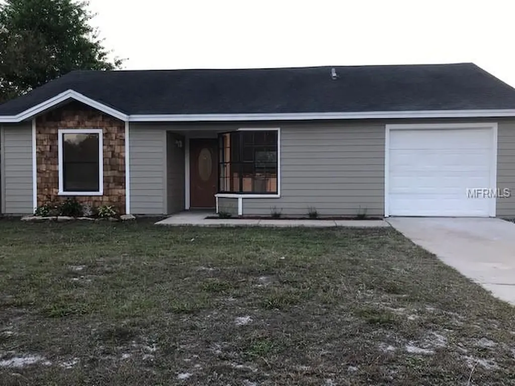 2752 Courtland Boulevard Deltona FL 32738
