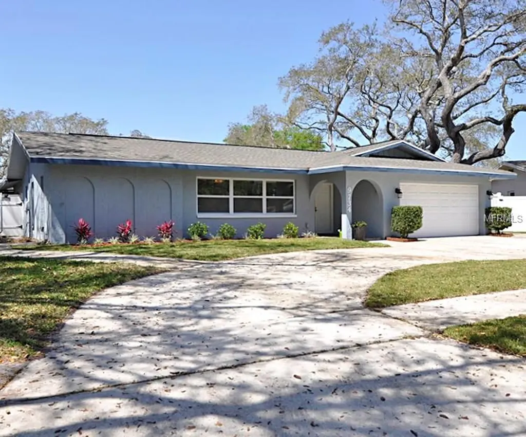 9734 136th Street Seminole FL 33776