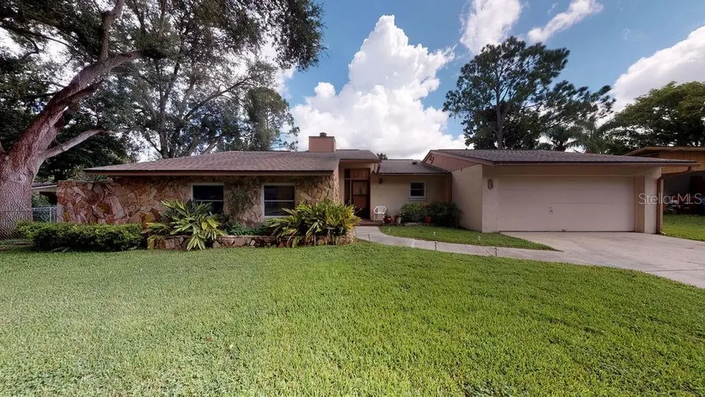372 Peninsular Court Haines City FL 33844