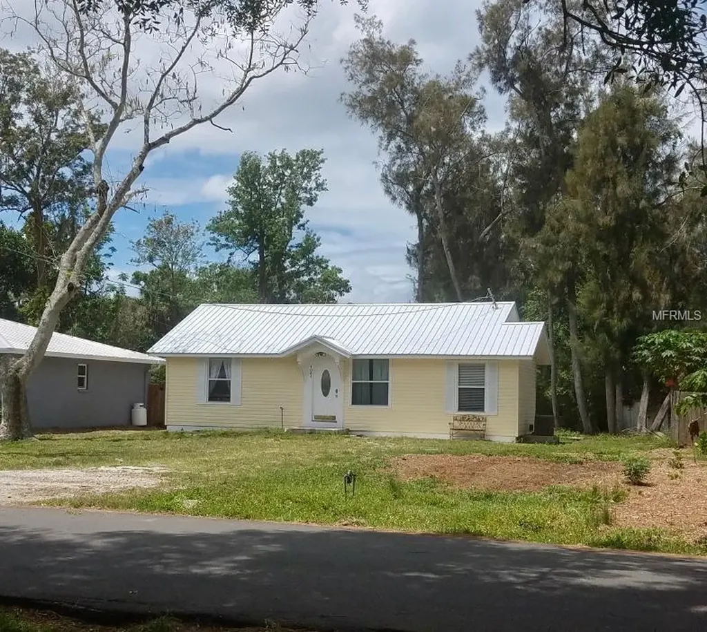 4084 Groveland Avenue Sarasota FL 34231