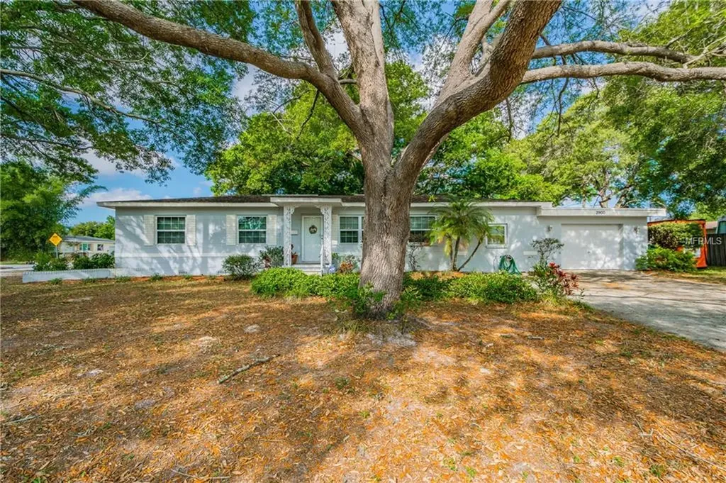 2900 Leslee Lake Drive N St Petersburg FL 33713