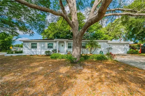 2900 Leslee Lake Drive N St Petersburg FL 33713