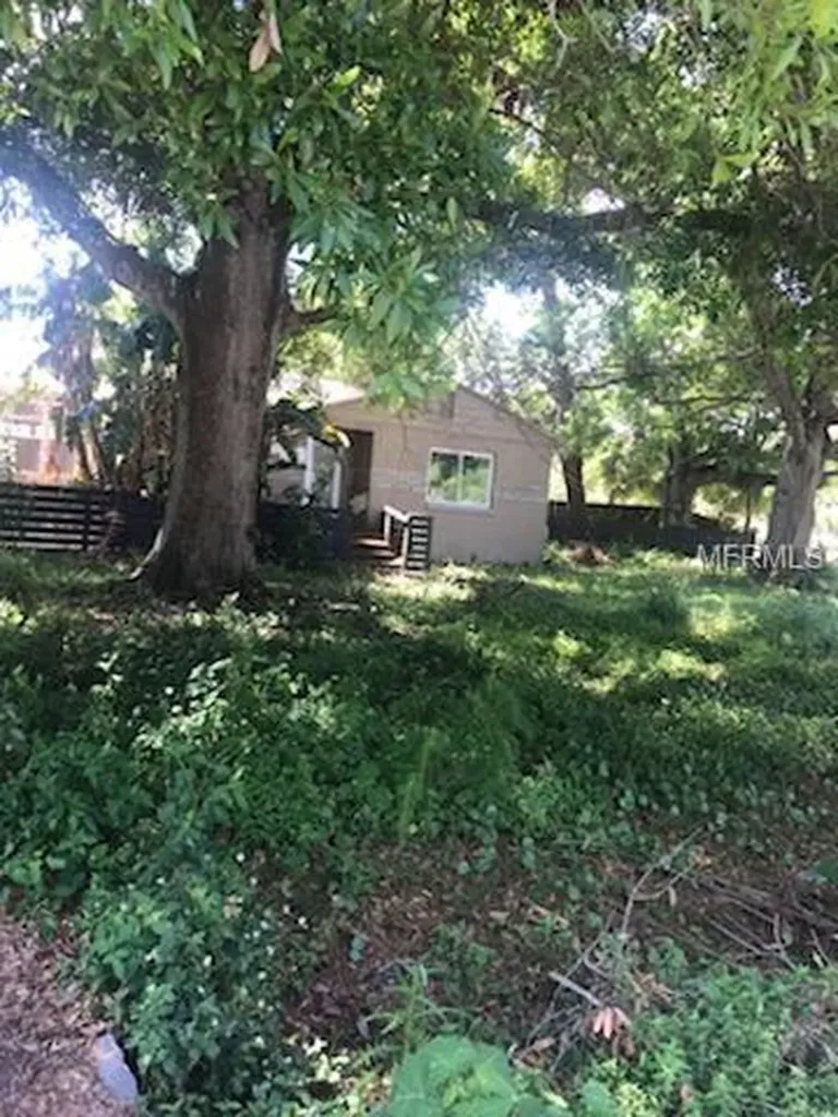 2812 W Foster Avenue Tampa FL 33611