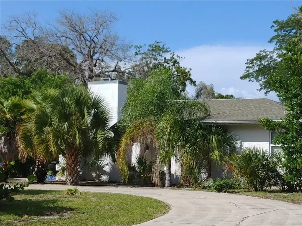 749 Jasmine Way S St Petersburg FL 33705