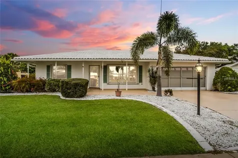 4313 Lakewood Avenue Bradenton FL 34208