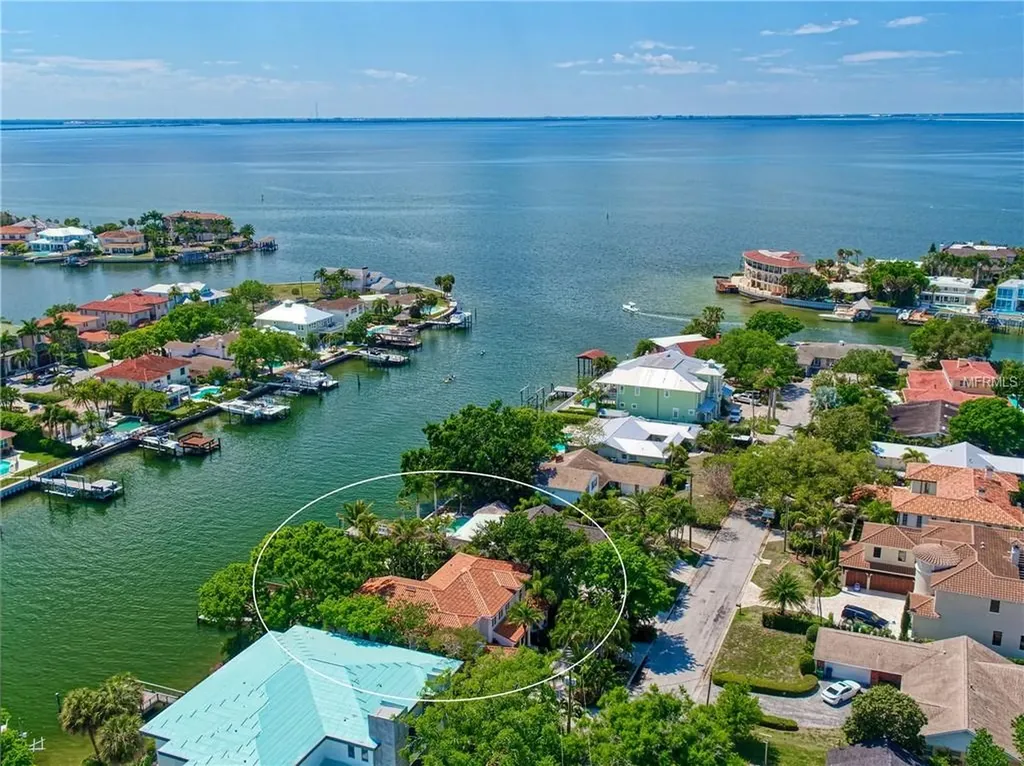 2413 S Dundee Street Tampa FL 33629