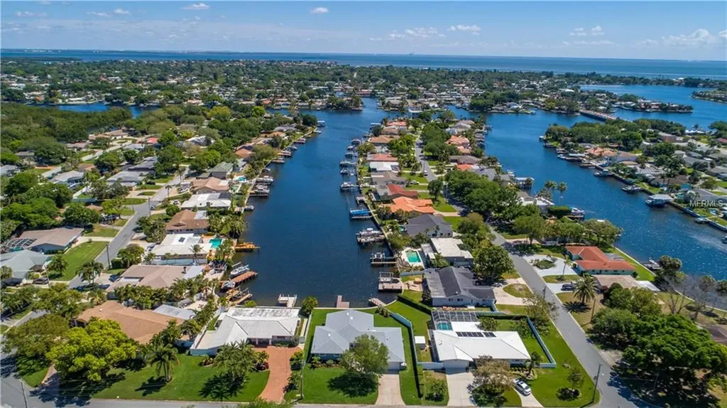 4297 10th Street NE St Petersburg FL 33703