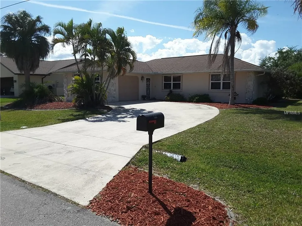 461 E Cashew Punta Gorda FL 33955