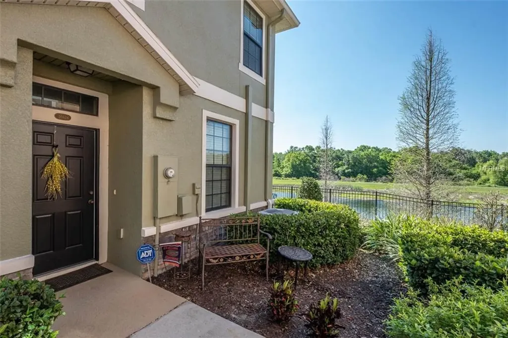 16619 Kingletridge Avenue Lithia FL 33547