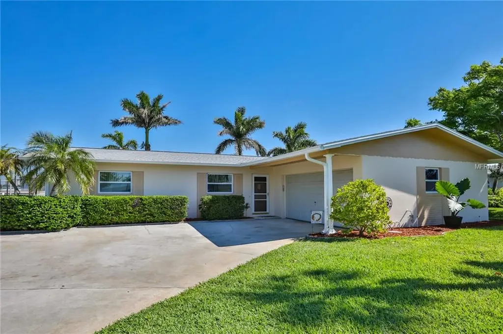 6916 S Shore Drive S South Pasadena FL 33707