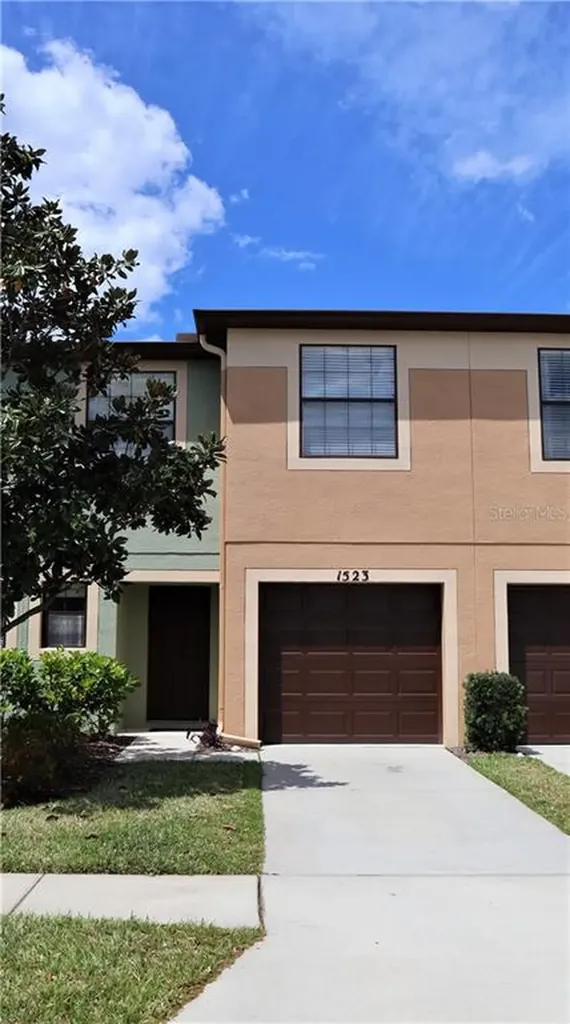 1523 Water Terrace Lane Brandon FL 33511