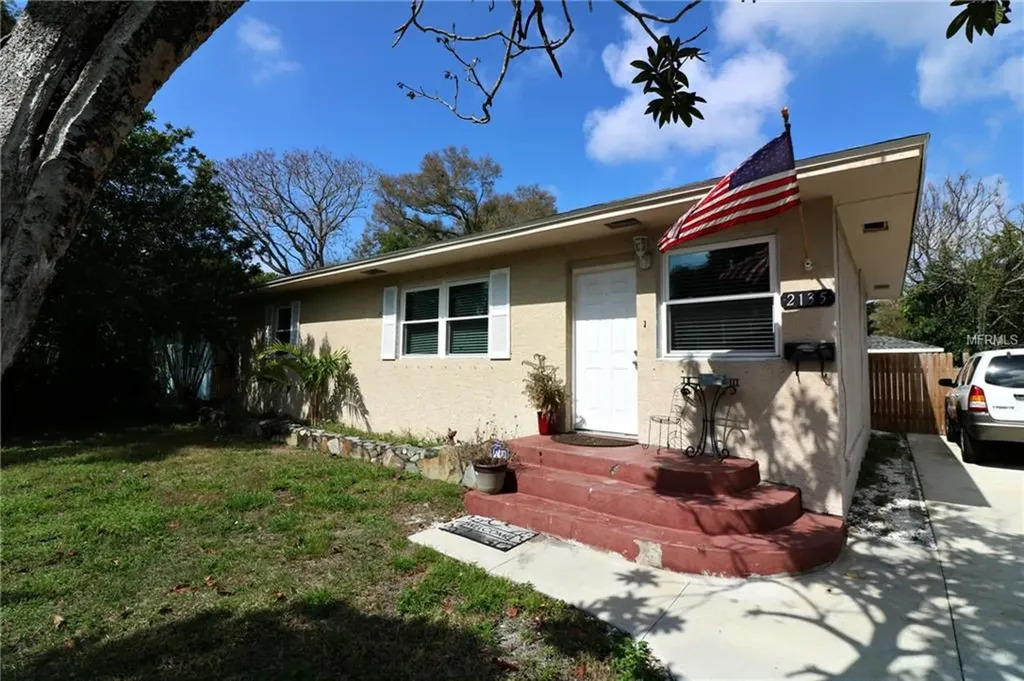2135 24th Avenue N St Petersburg FL 33713
