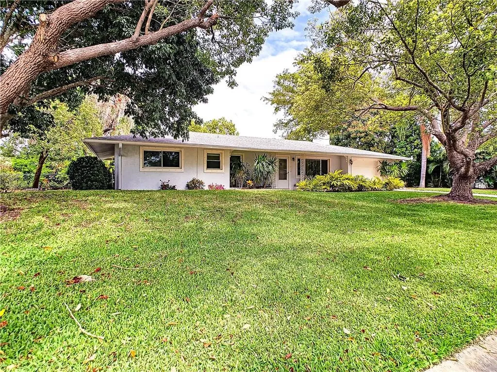 2631 Bougainvillea Street Sarasota FL 34239