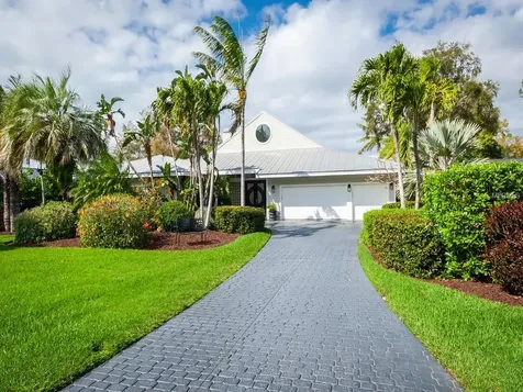1511 N Lake Shore Drive Sarasota FL 34231