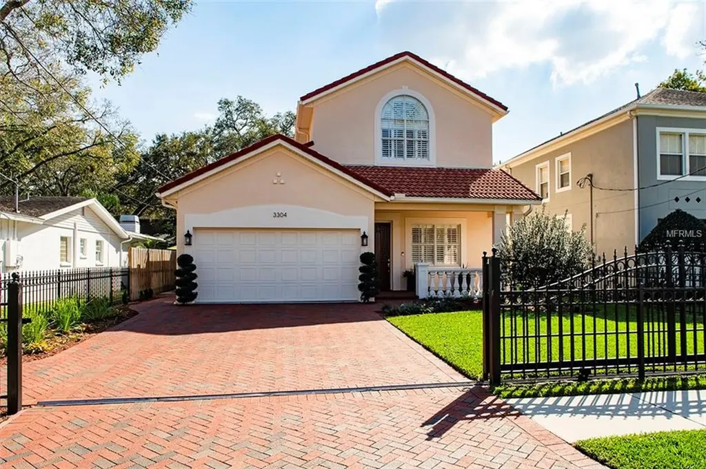 3304 W Lawn Avenue Tampa FL 33611