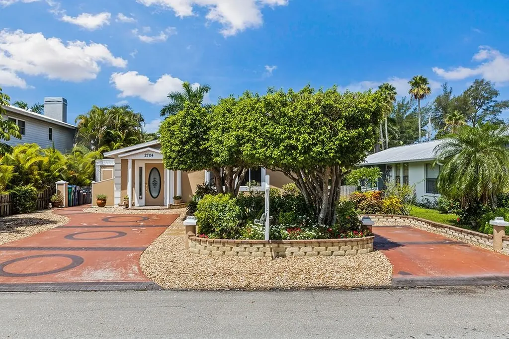 2704 Avenue C Holmes Beach FL 34217