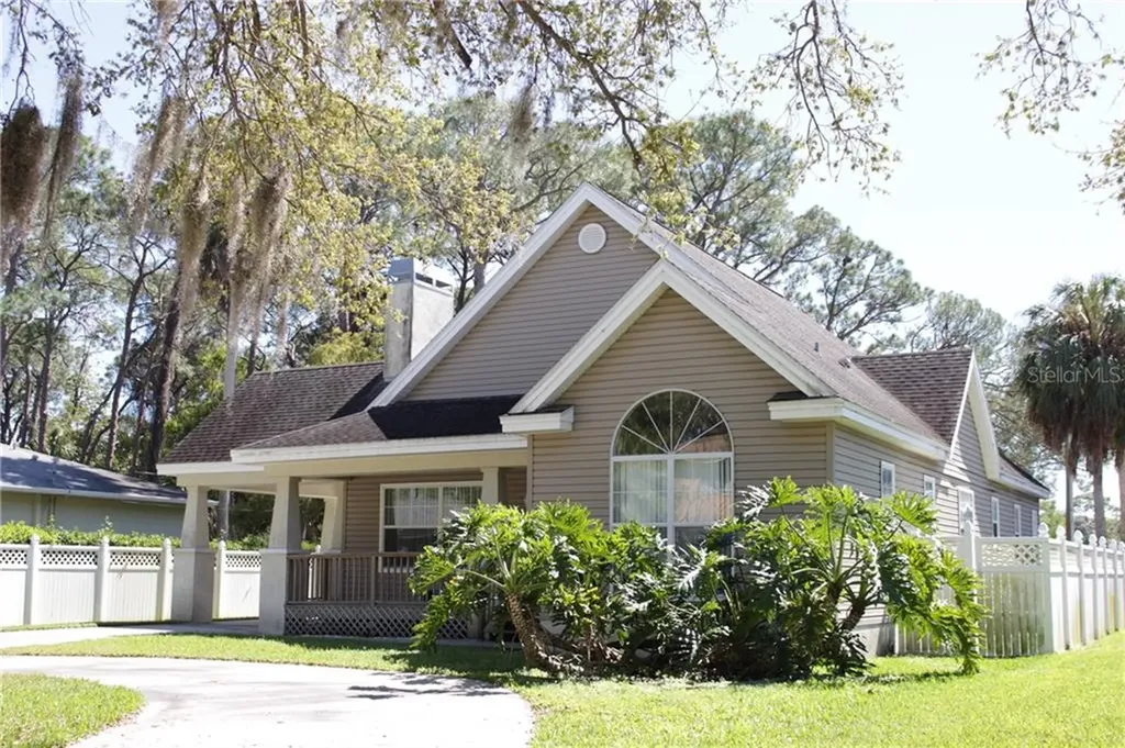 182 69th Avenue N St Petersburg FL 33702