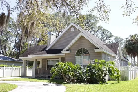 182 69th Avenue N St Petersburg FL 33702