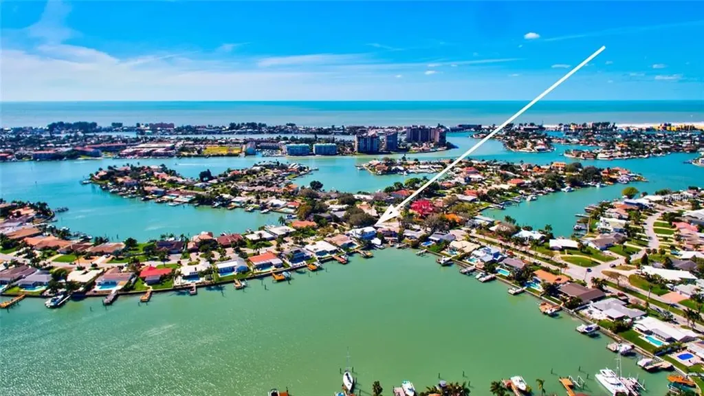 1208 79th Street S St Petersburg FL 33707