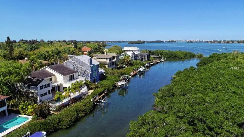 5228 Siesta Cove Drive Sarasota FL 34242