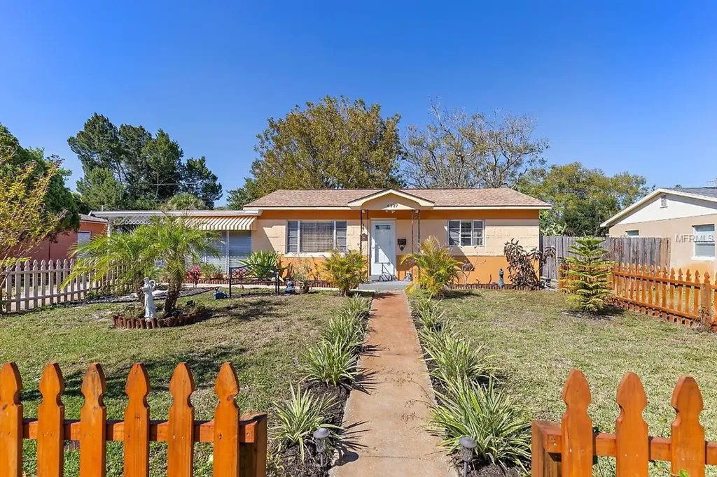 6227 19th Avenue N St Petersburg FL 33710