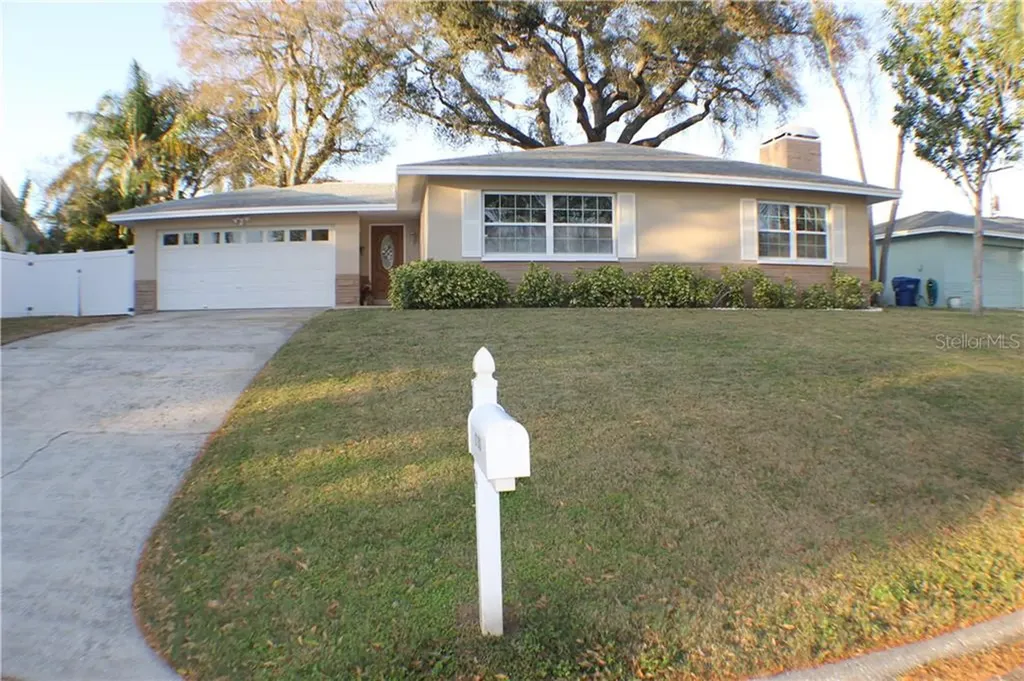 2163 Victory Avenue Largo FL 33770