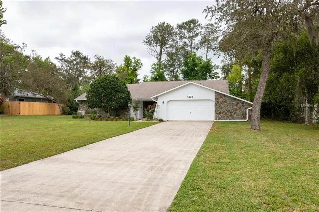 5127 Suwannee Road Weeki Wachee FL 34607